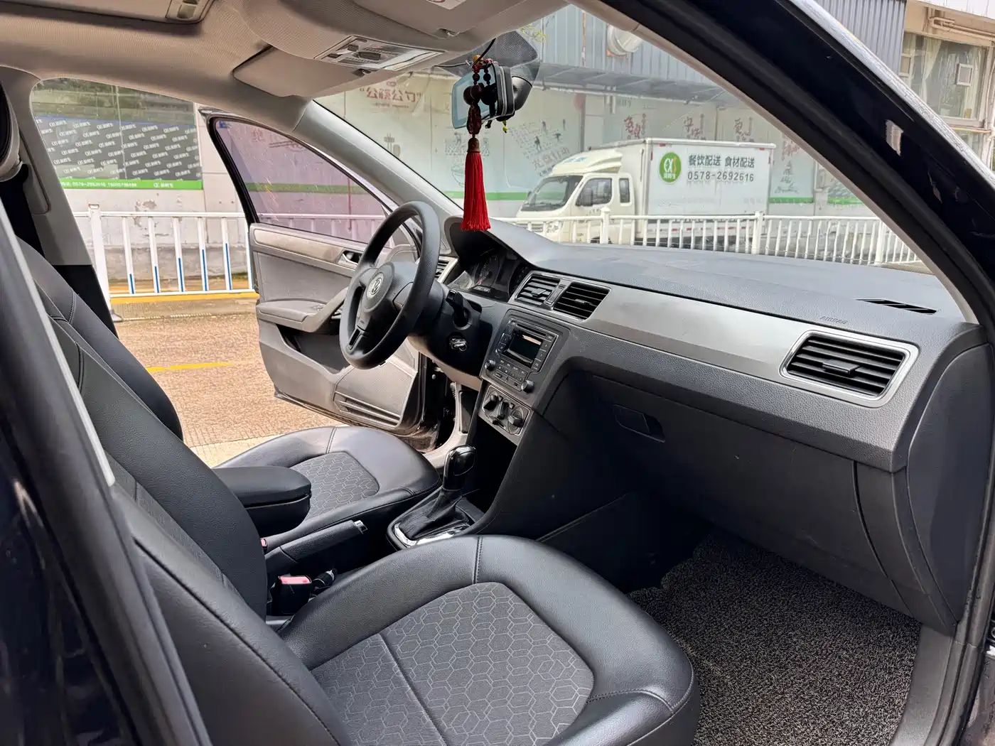 Volkswagen Santana 2015 1.6L Automatic Comfort Edition фото 11