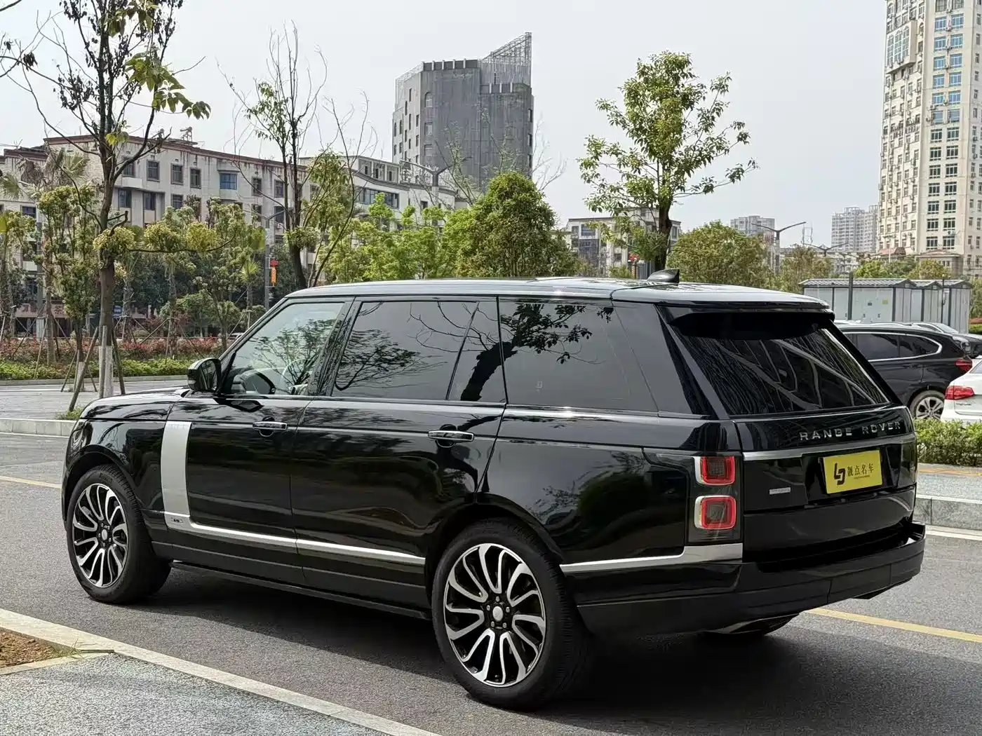 Land Rover Range Rover 2019 3.0 SC V6 Heritage Extended Edition фото 3