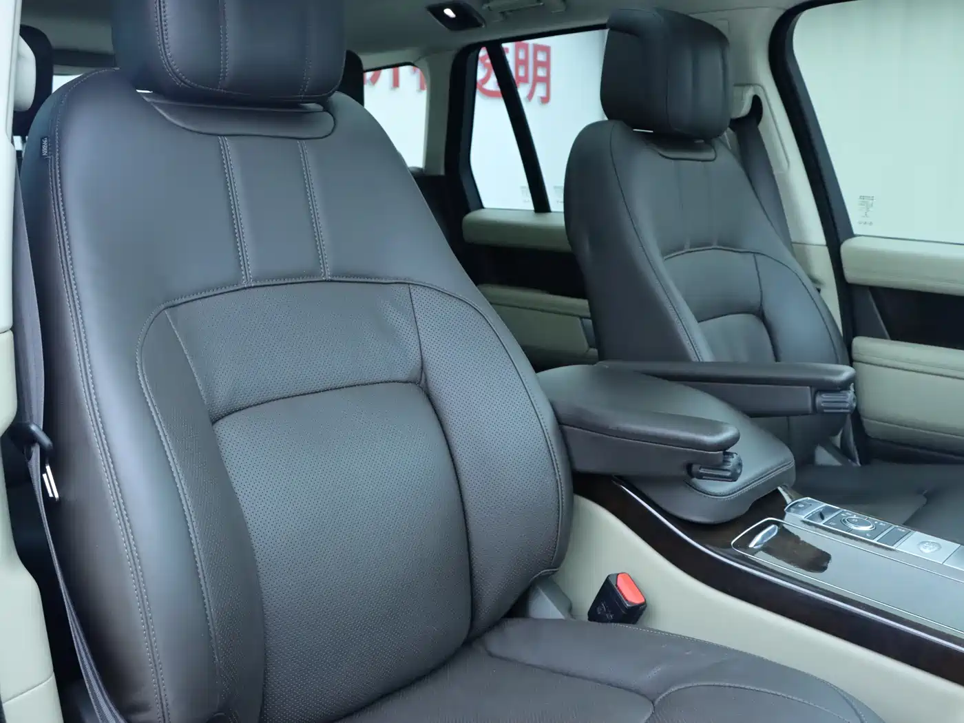 Land Rover Range Rover 2021 3.0 L6 Heritage Edition фото 9