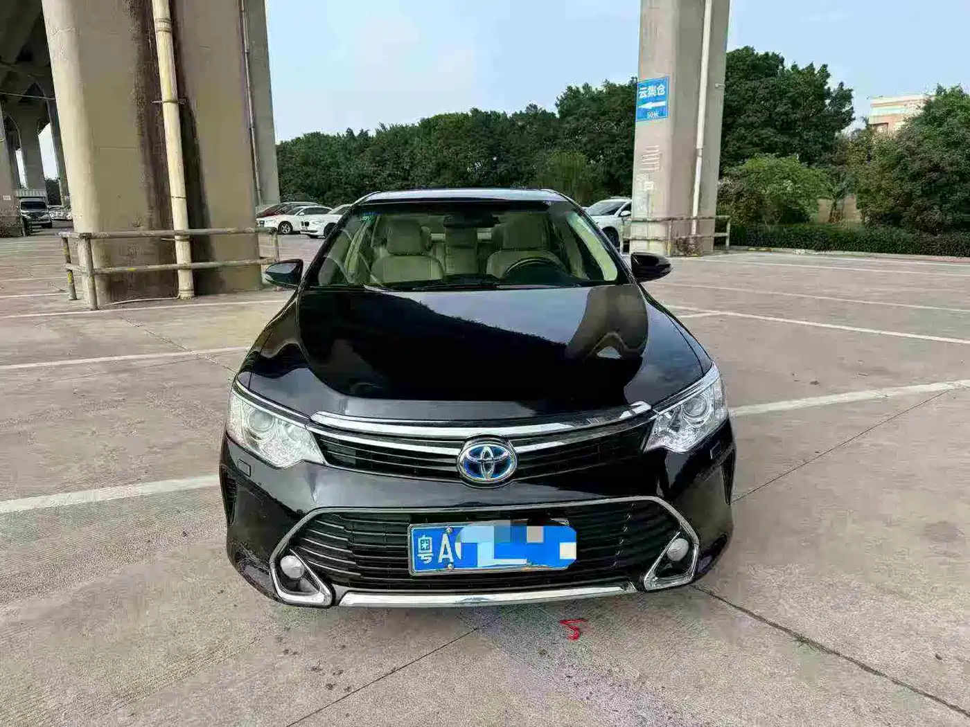 Toyota Camry 2016 Hybrid 2.5HG 10th Anniversary Luxury Navigation Edition фото 3