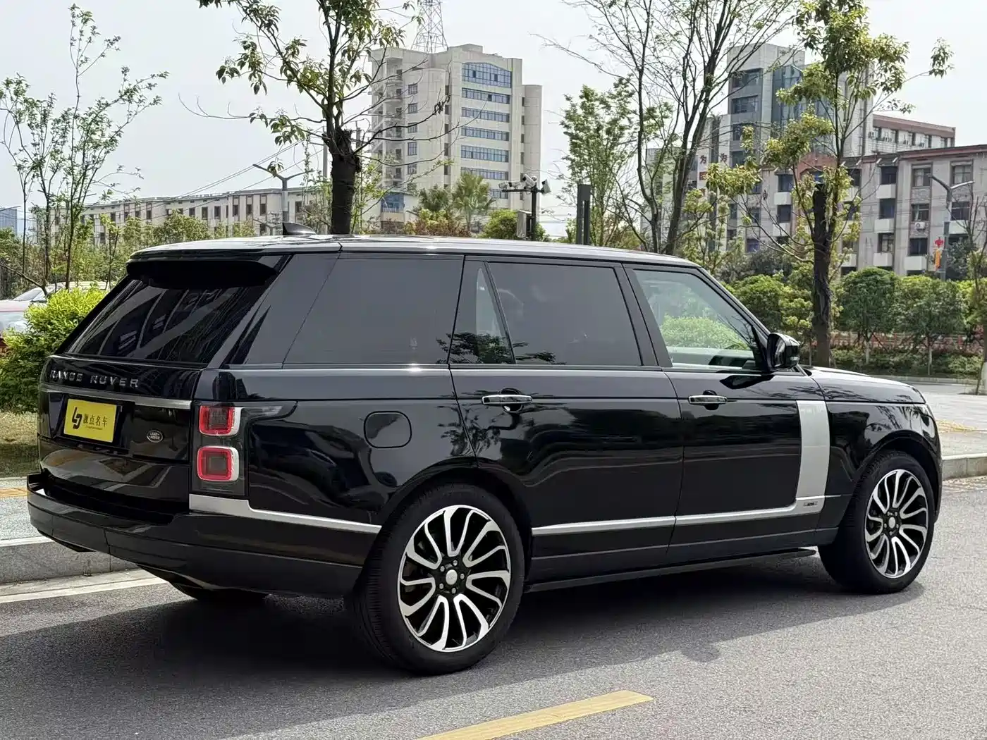 Land Rover Range Rover 2019 3.0 SC V6 Heritage Extended Edition фото 4