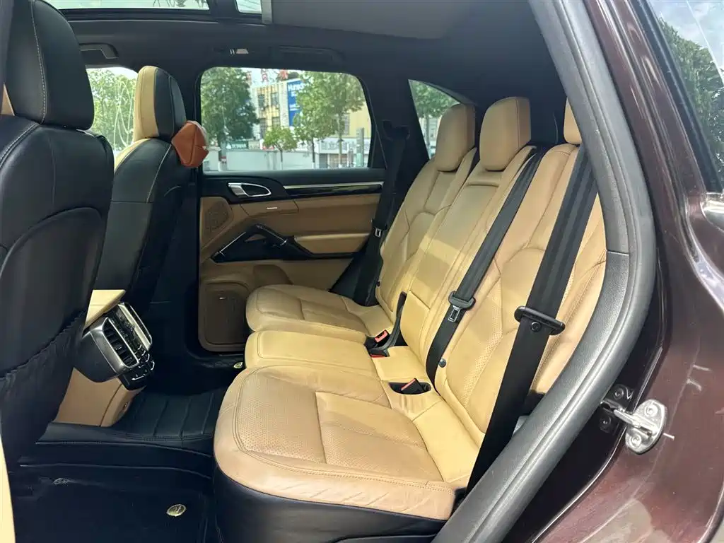Porsche Cayenne 2014 Cayenne Platinum Edition 3.0T фото 7