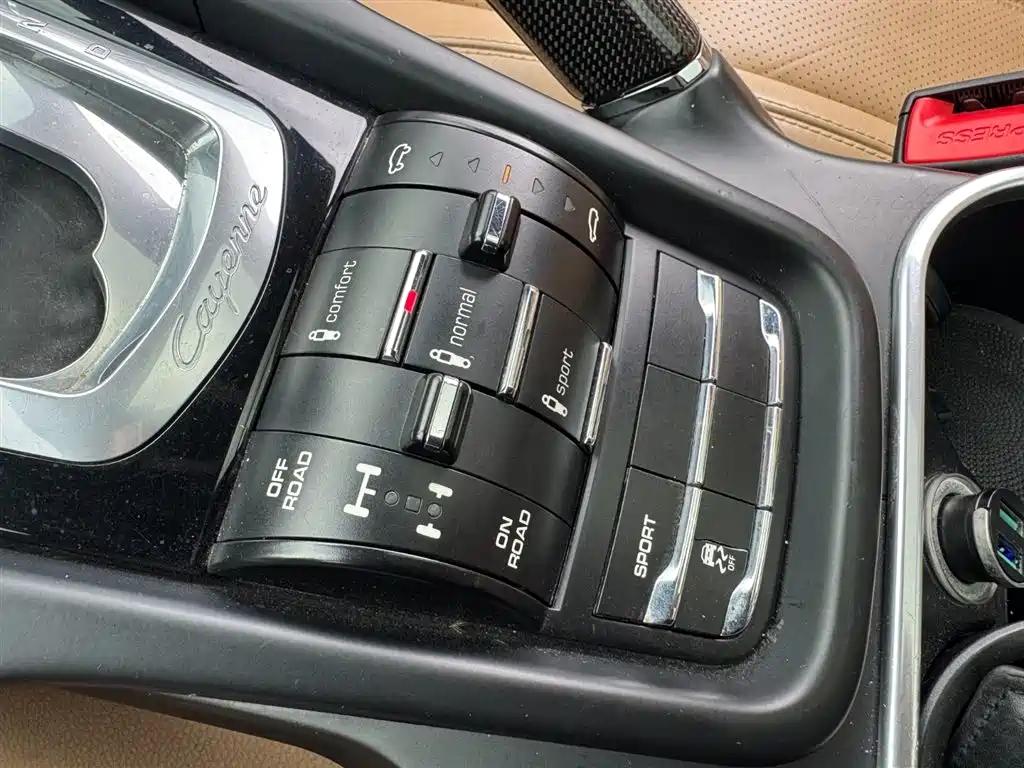 Porsche Cayenne 2014 Cayenne Platinum Edition 3.0T фото 45
