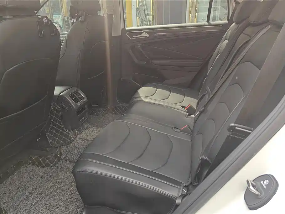 Volkswagen Tiguan L 2023 330TSI Auto 2WD R-Line Premium Edition фото 10