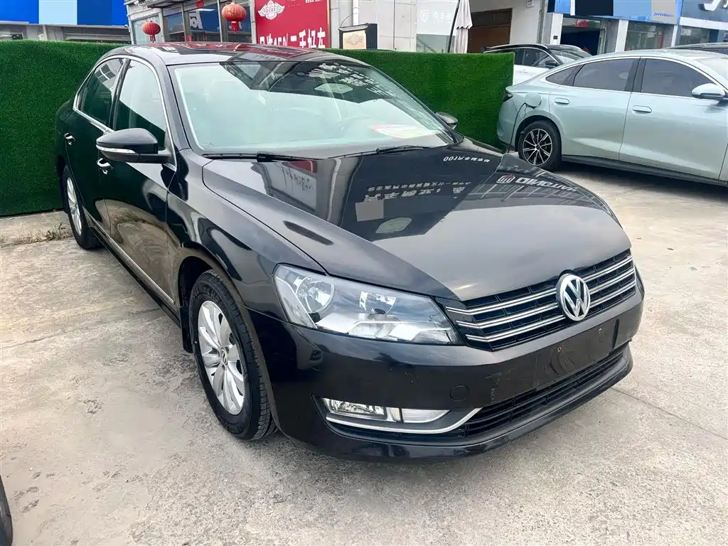 Volkswagen Passat 2014 1.8TSI DSG Luxury Navigation Edition фото 2