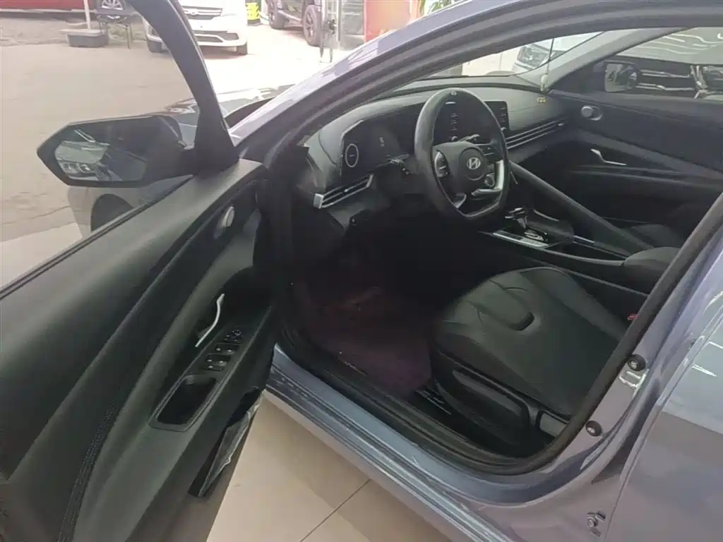 Hyundai Elantra 2023 1.5L CVT GLX Elite Edition фото 16