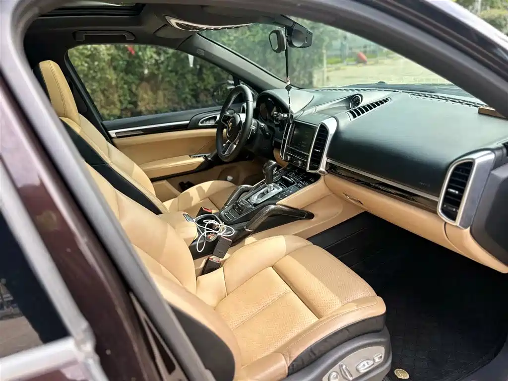 Porsche Cayenne 2014 Cayenne Platinum Edition 3.0T фото 8