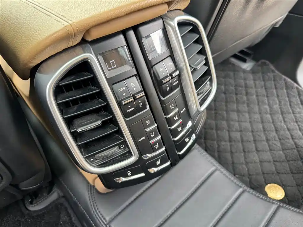 Porsche Cayenne 2014 Cayenne Platinum Edition 3.0T фото 39