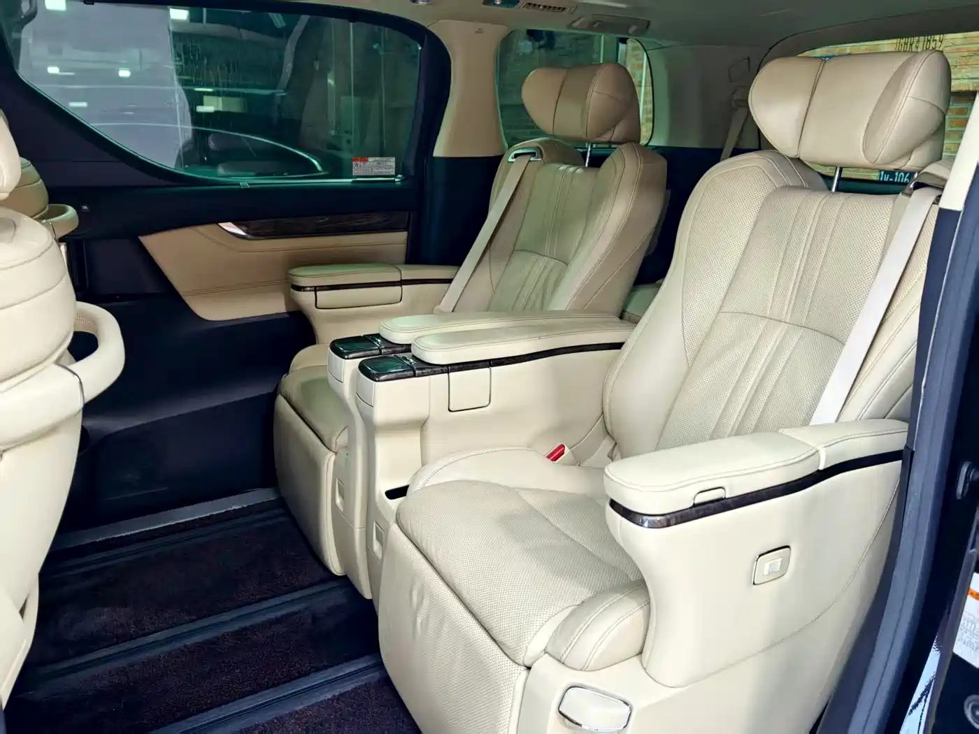 Toyota Vellfire 2020 Twin Engine 2.5L HV Premium Edition фото 6