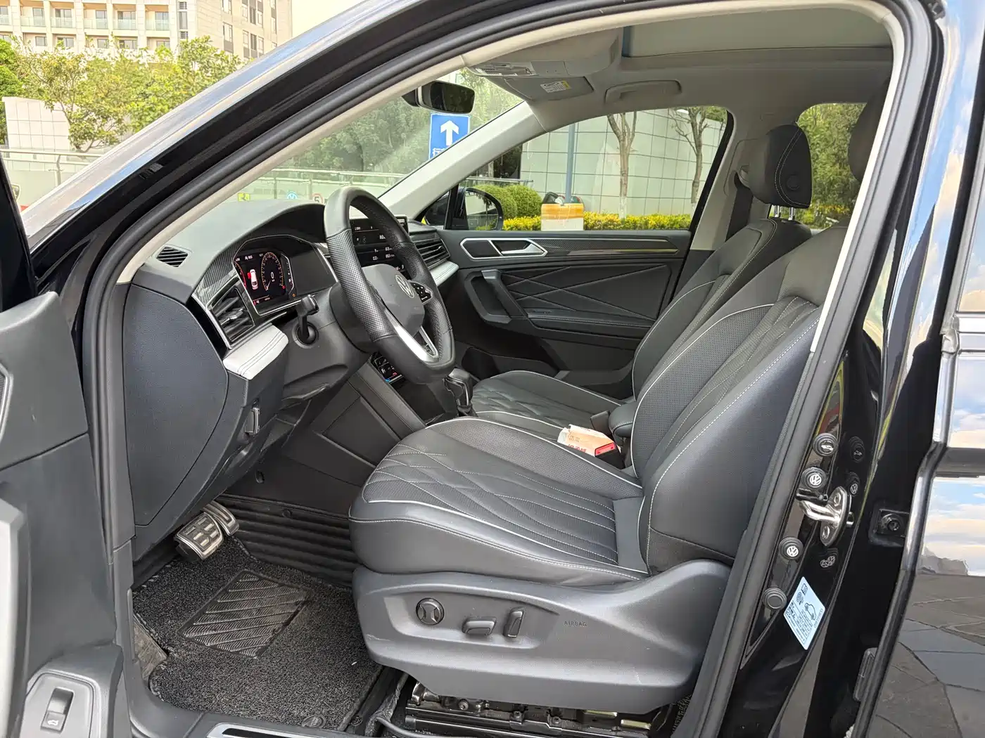 Volkswagen Tiguan L 2022 330TSI Auto 2WD R-Line Premium Edition фото 7
