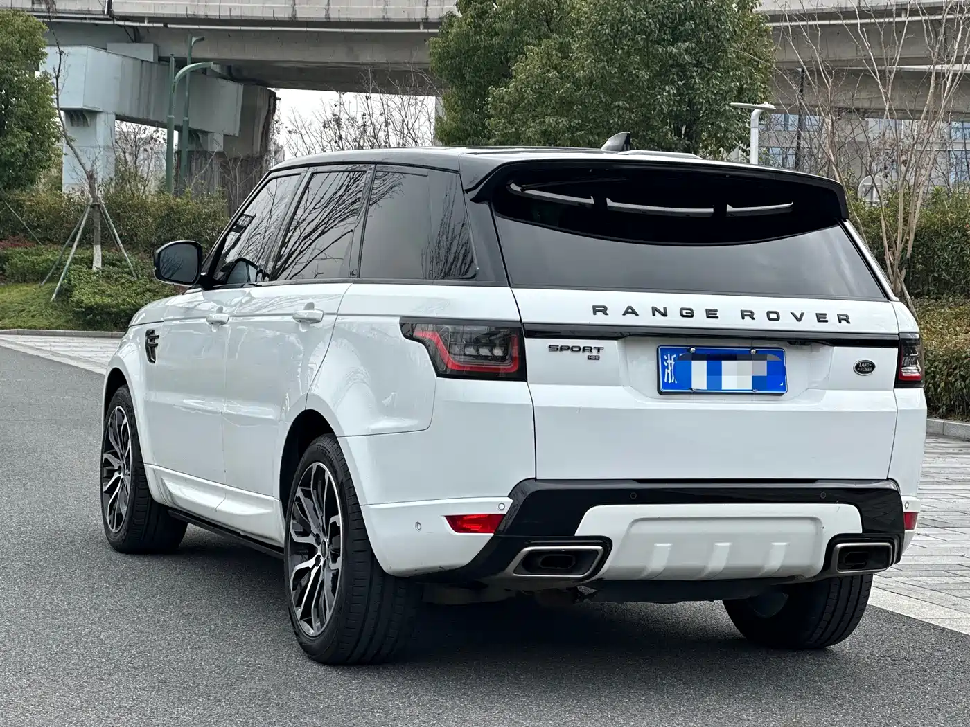 Land Rover Range Rover Sport 2021 3.0 L6 Gloss Black Edition фото 4