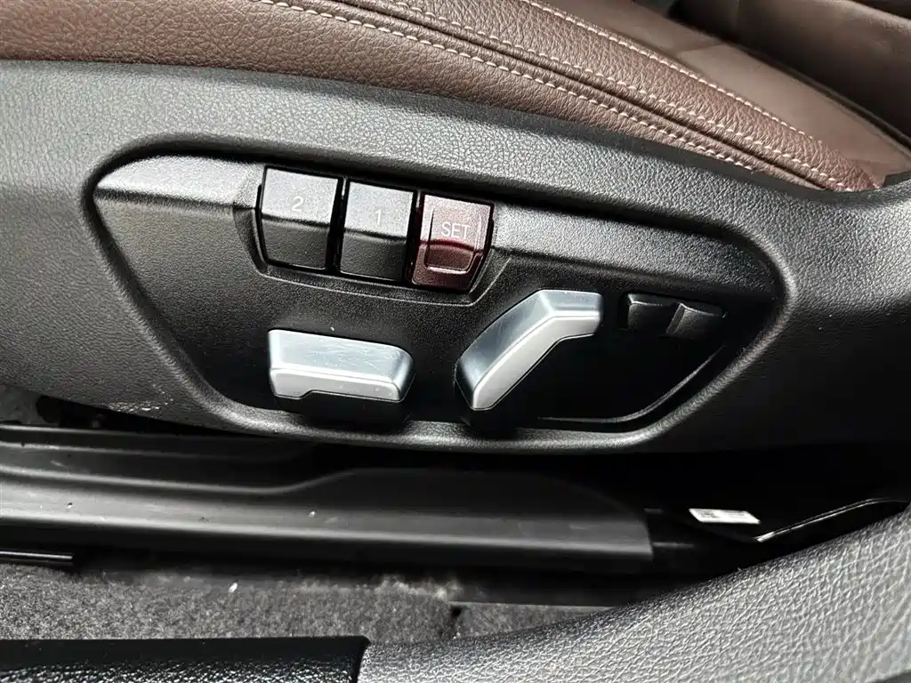 BMW 1 Series 2021 120i M Sport Shadow Edition фото 20