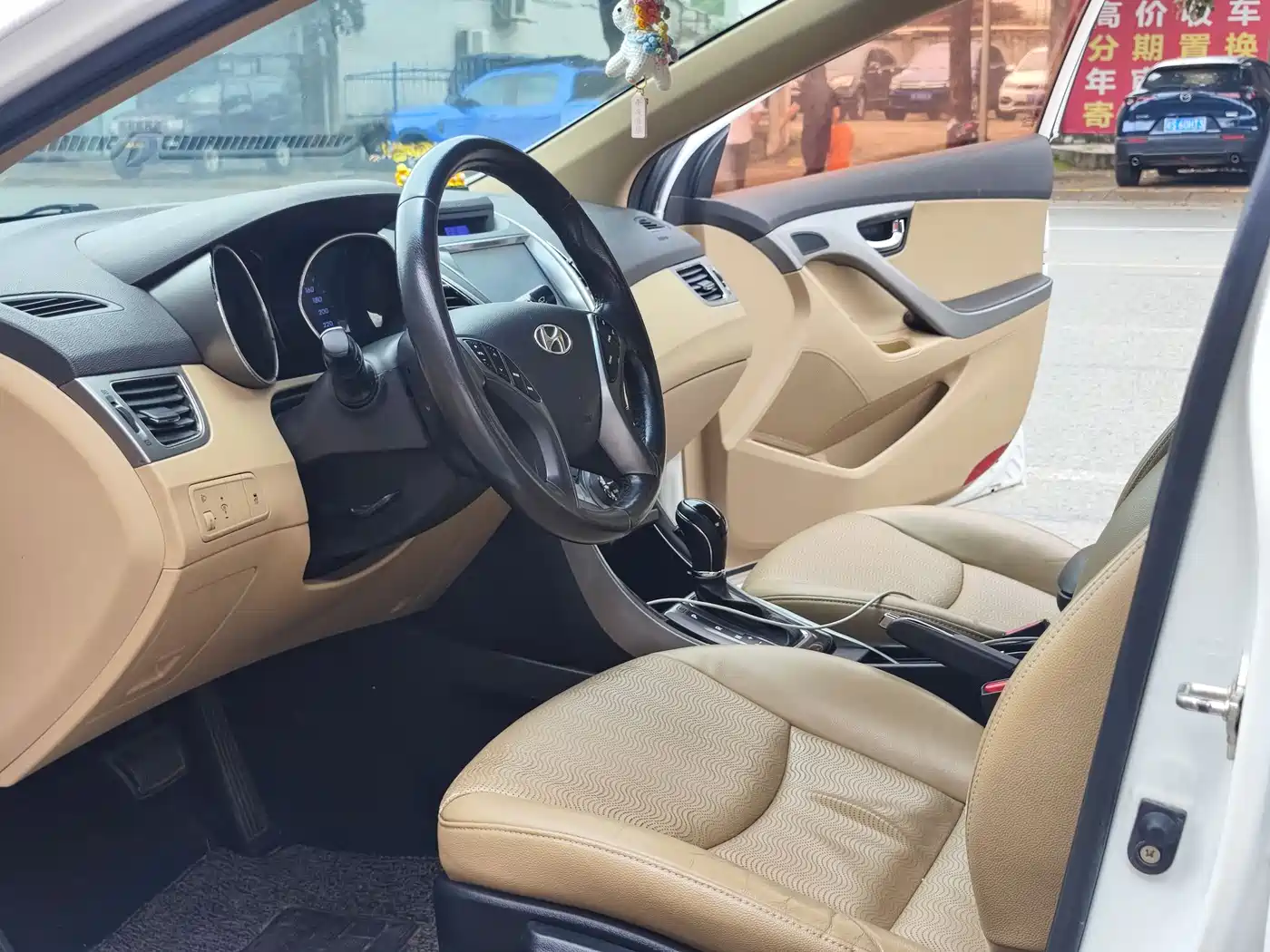 Hyundai Langdong 2013 1.6L Automatic Premium фото 4