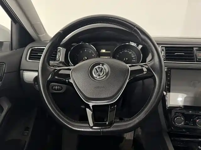 Volkswagen Sagitar 2015 1.6L Automatic Comfort фото 5