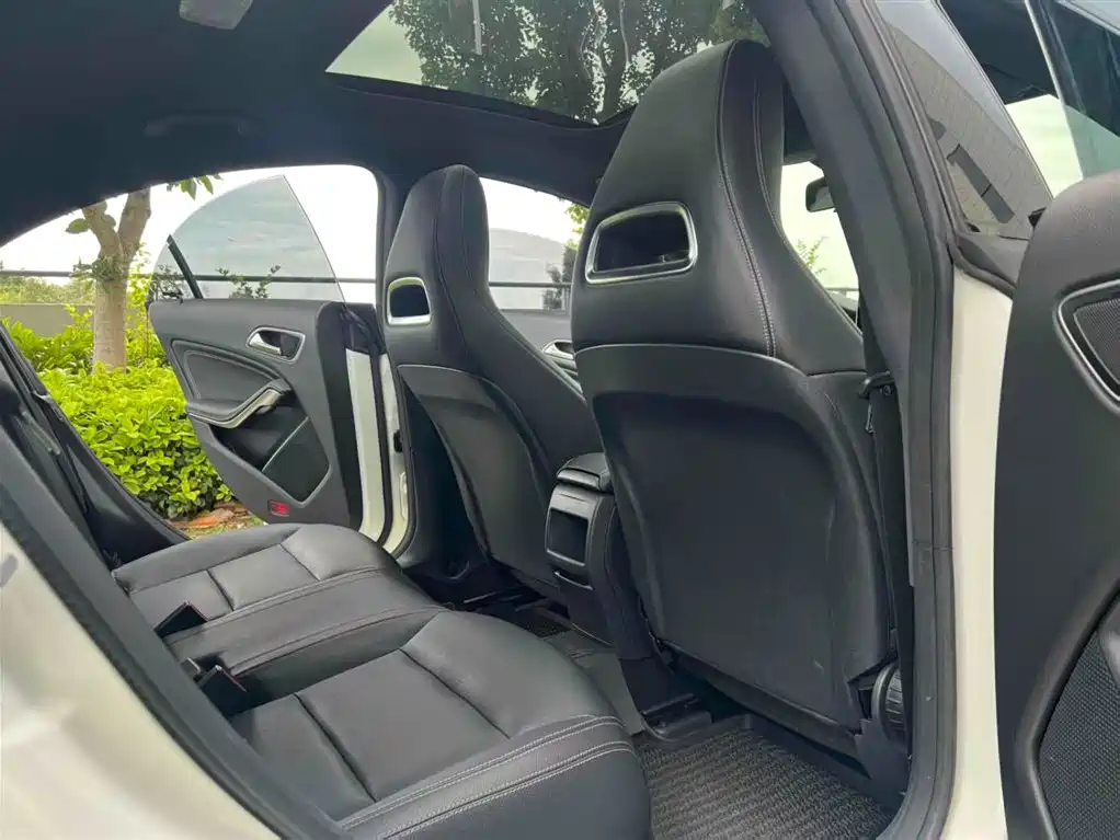 Mercedes-Benz CLA (Import) 2017 CLA 200 Dynamic фото 6