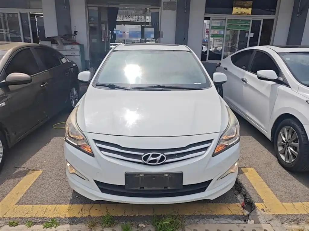 Hyundai Verna 2014 1.4L Manual Smart GLS фото 3