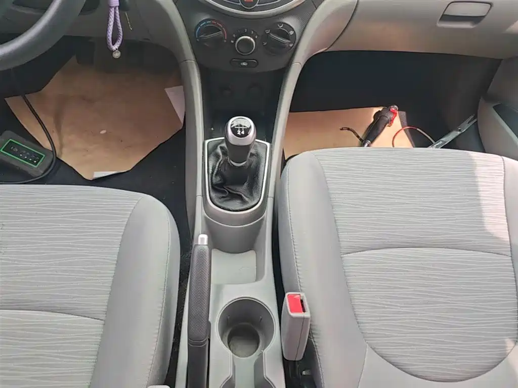 Hyundai Verna 2014 1.4L Manual Smart GLS фото 14