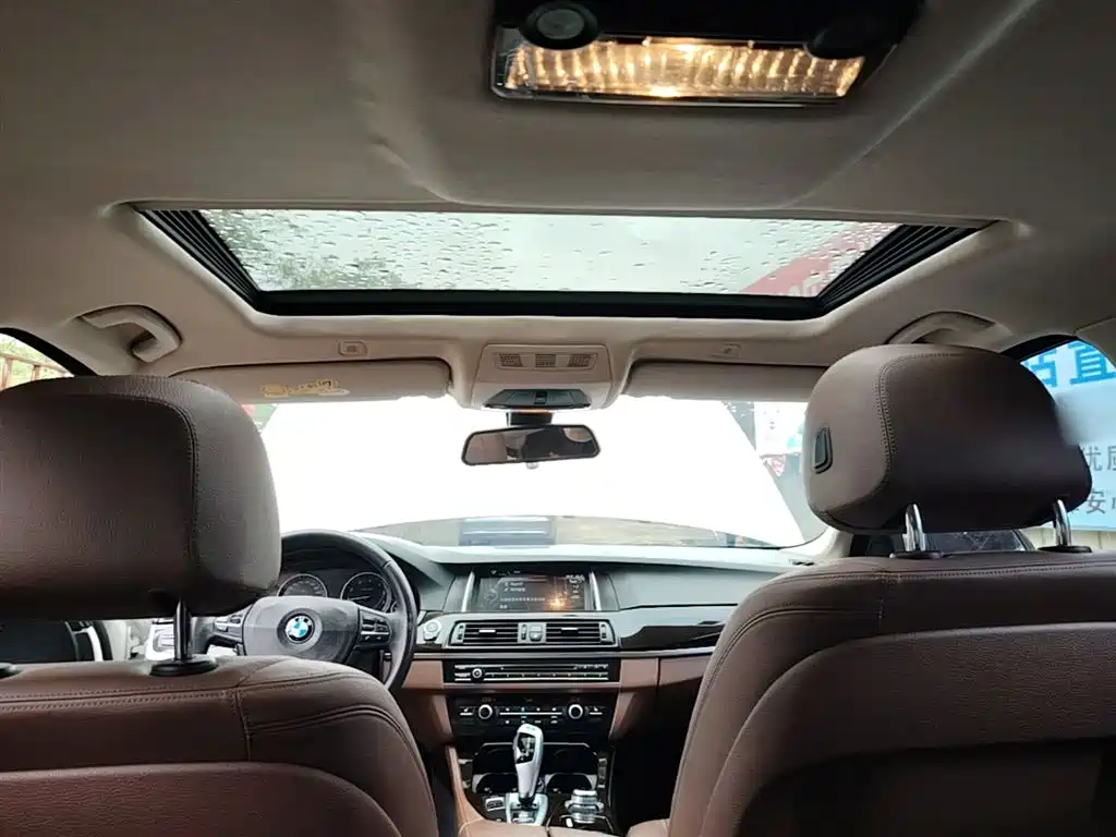 BMW 5 Series 2014 525Li Leading фото 18