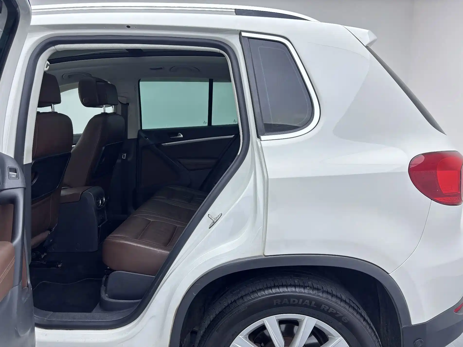 صورة 6 - Volkswagen Tiguan