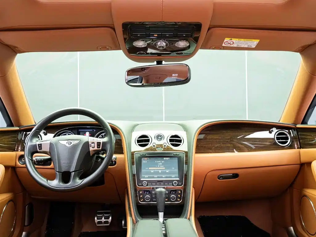 Bentley Flying Spur 2017 4.0T V8 Standard Edition фото 14