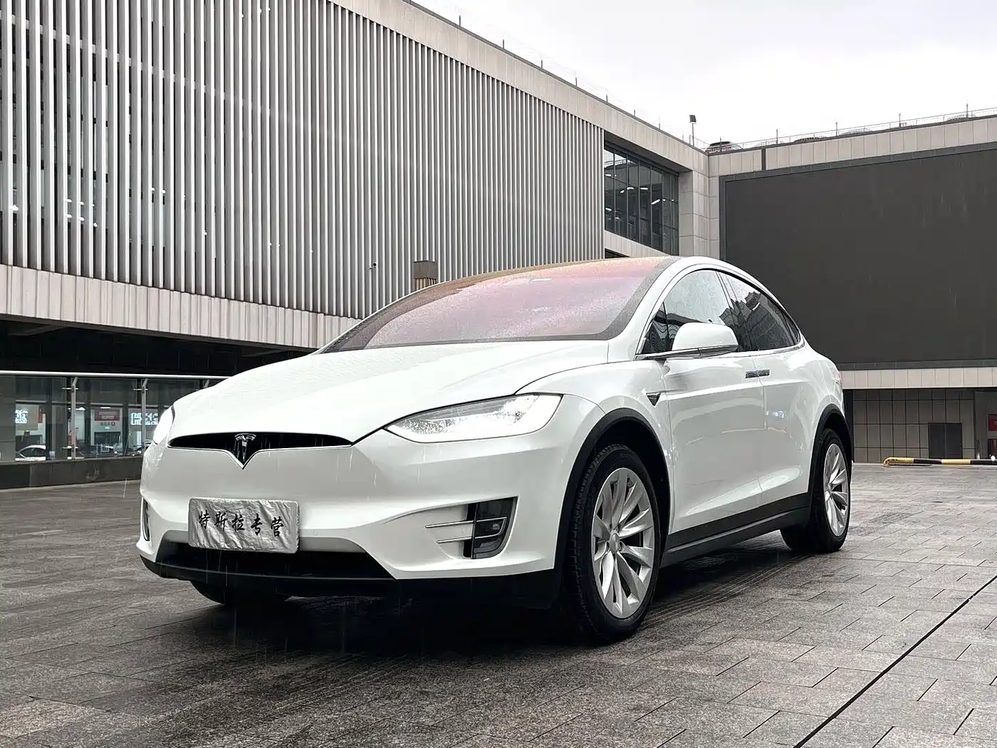 TESLA MODEL X