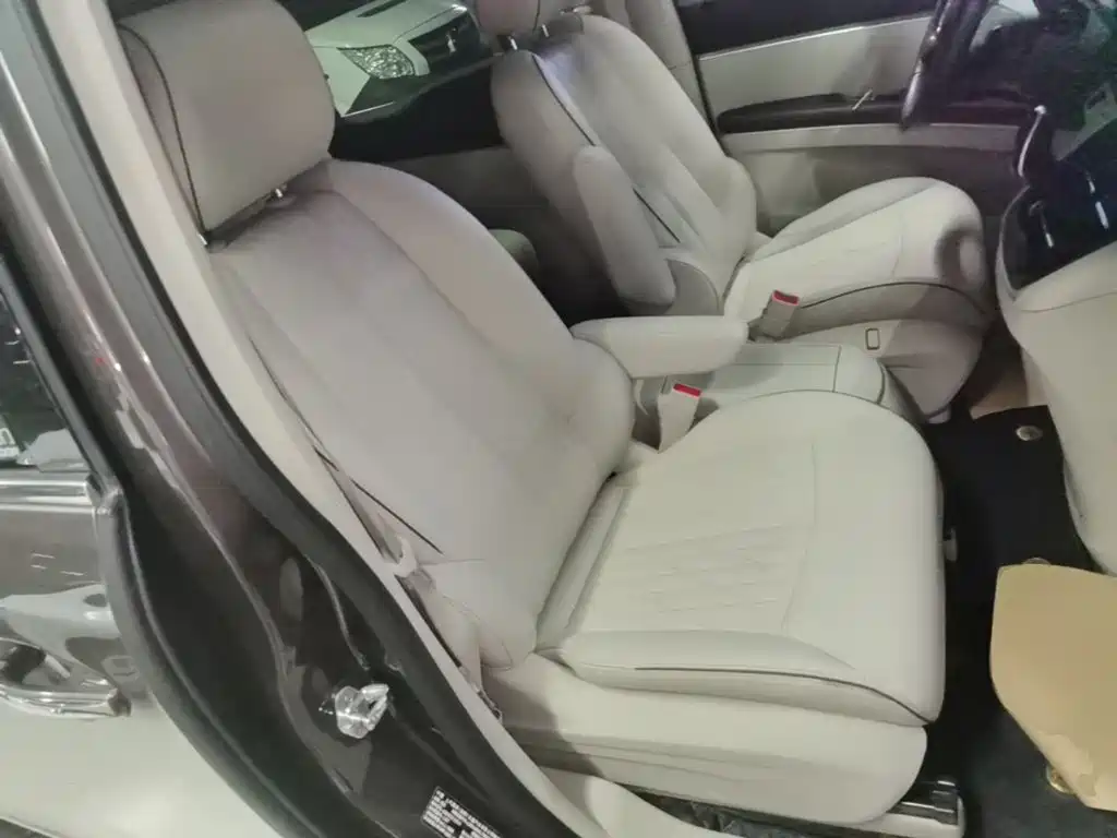 Фото 25 - Buick GL8