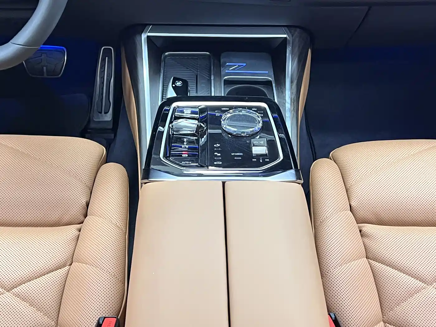 BMW 7 Series 2023 Model 740Li Leading M Sport Package фото 32