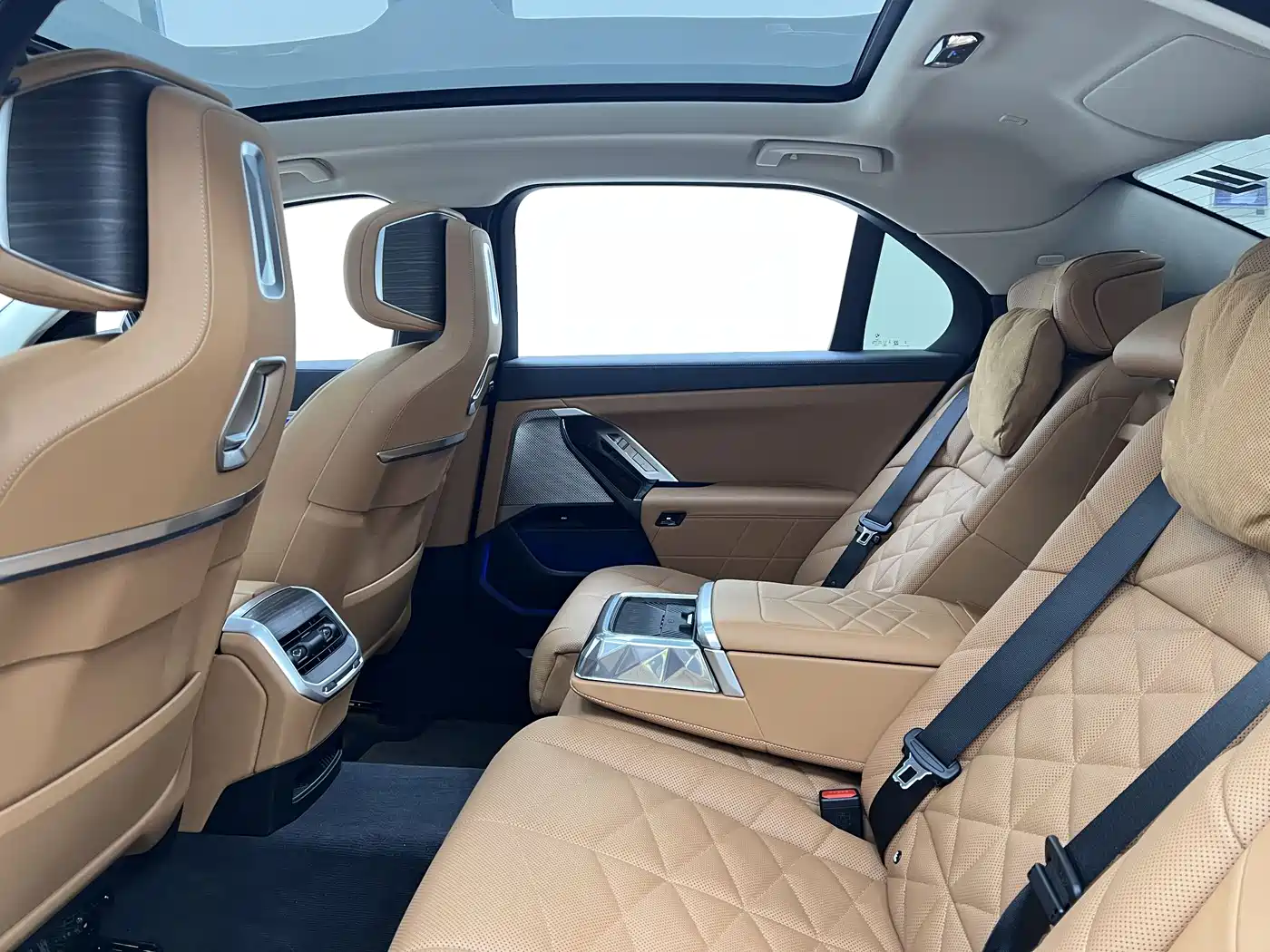 BMW 7 Series 2023 Model 740Li Leading M Sport Package фото 37