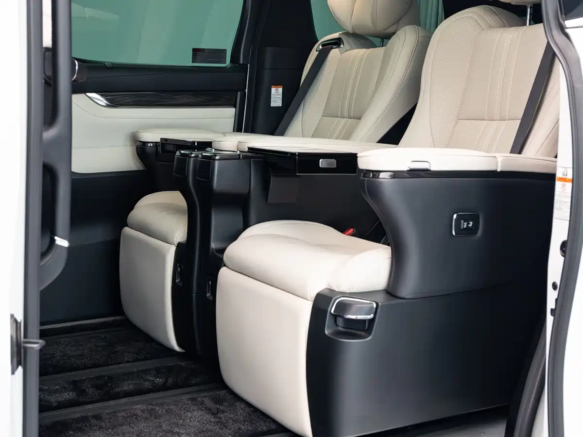 Lexus LM 2020 300h Seven-Seater Elegance Edition фото 14