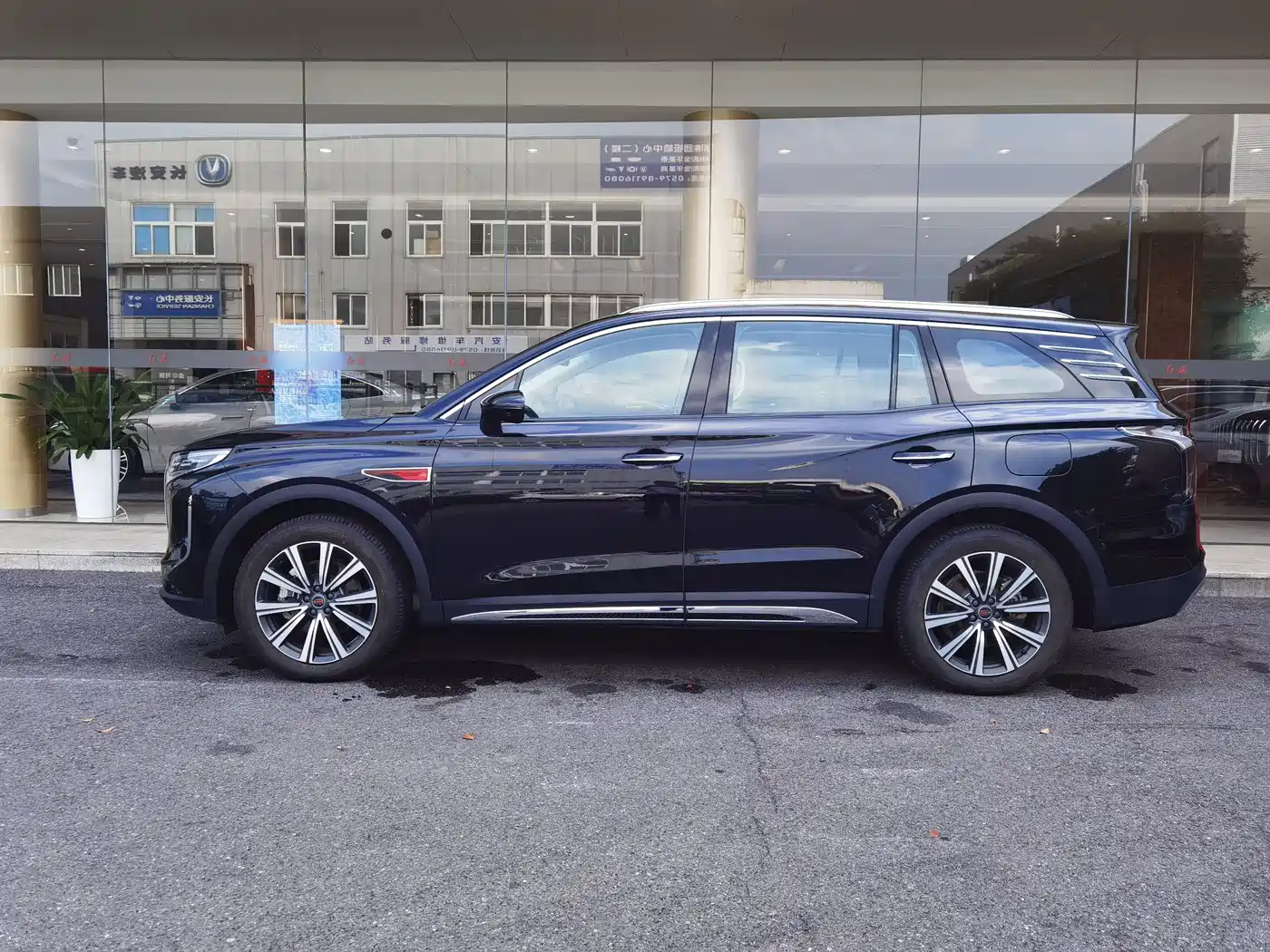 2025 Hongqi HS7