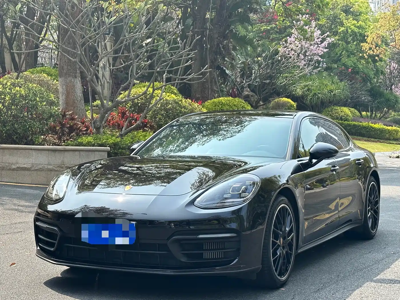 PORSCHE PANAMERA