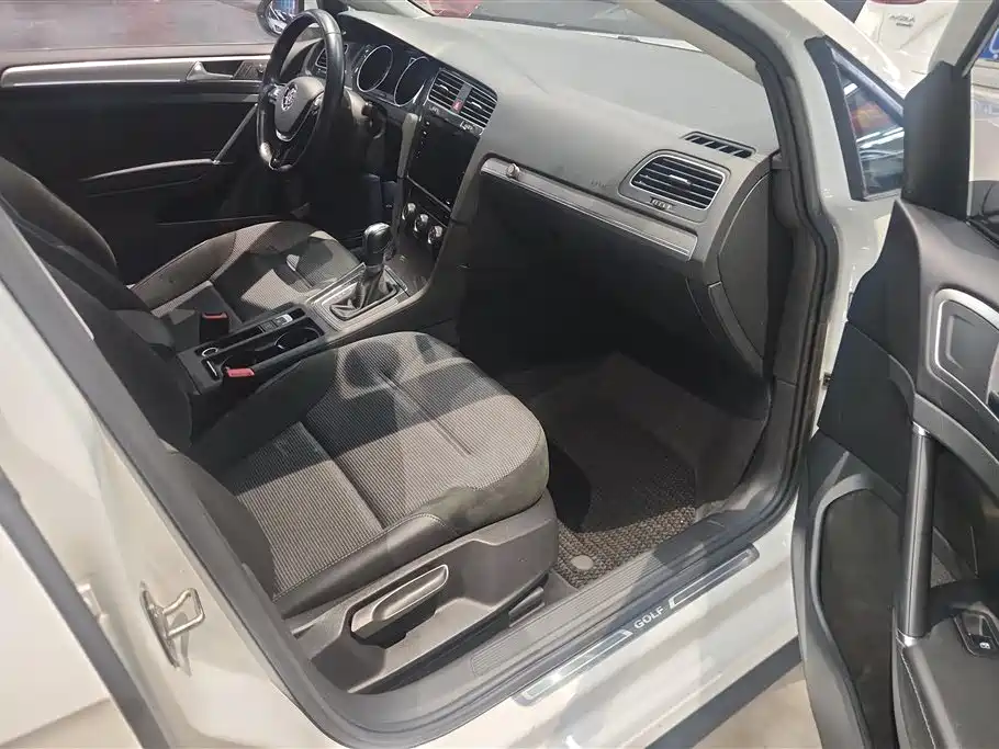 Volkswagen Golf 2020 Beloved Edition 280TSI DSG Comfort фото 8