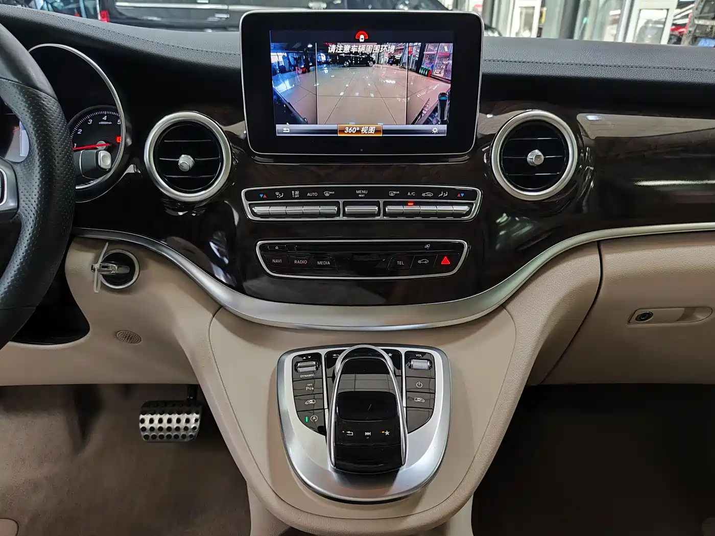 Mercedes-Benz V-Class 2018 V 260 L Premium Long Wheelbase Edition China VI фото 12