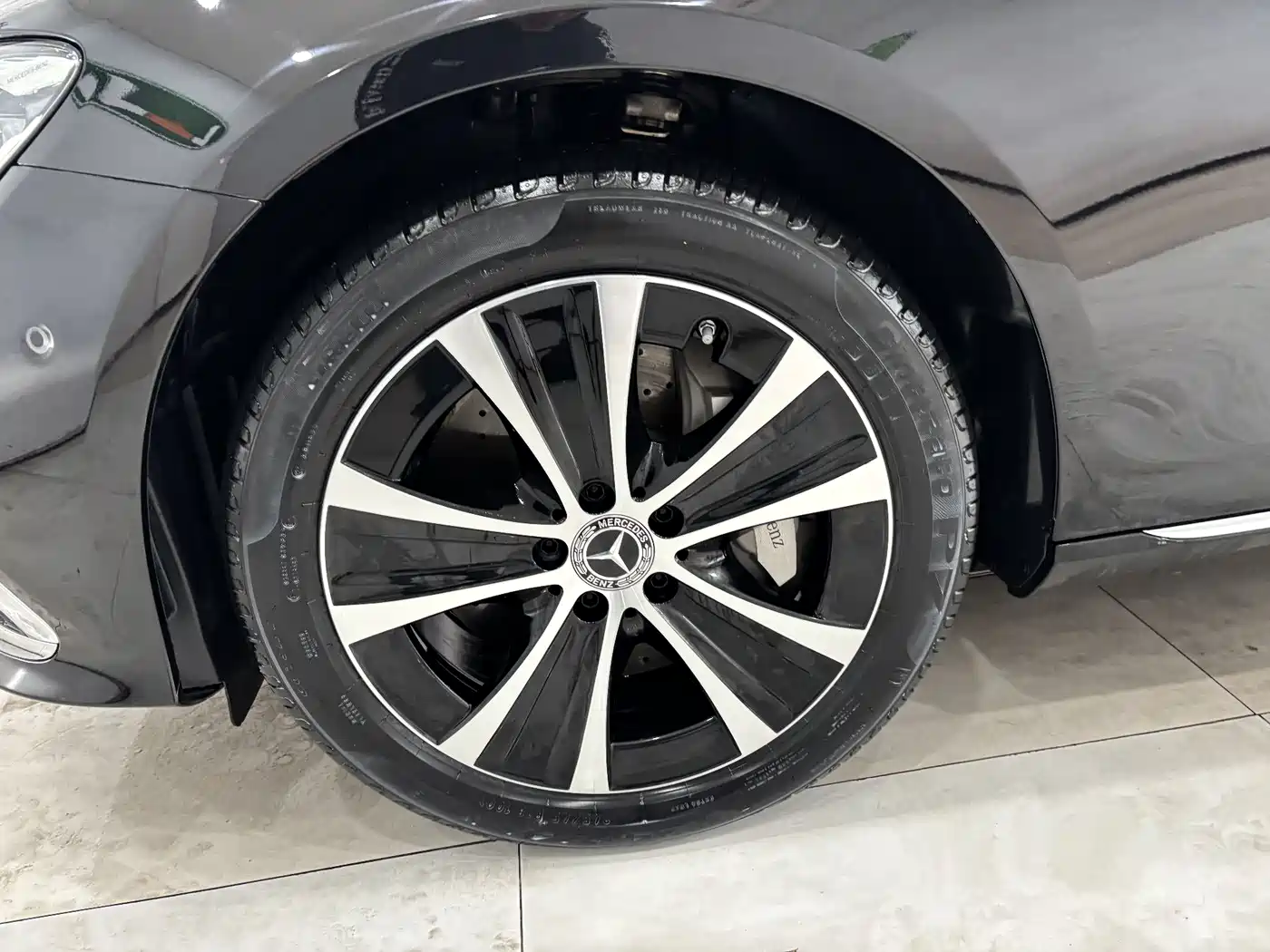 Mercedes-Benz E-Class New Energy 2022 Facelift II E 350 e L Plug-in Hybrid Sedan фото 31