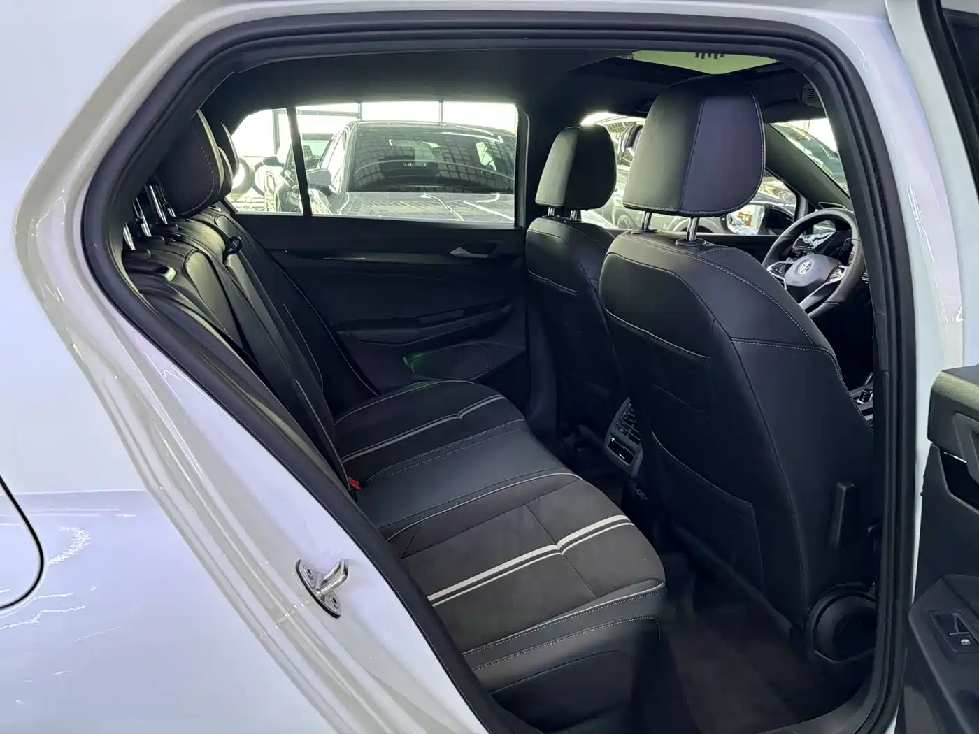 Volkswagen Golf 2021 280TSI DSG R-Line фото 11