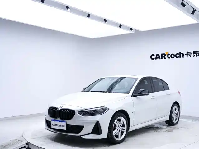 BMW 1 Series 2022 120i M Sport Shadow Edition — фото 1