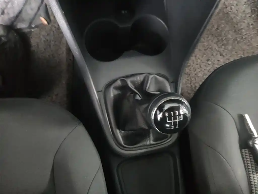 Volkswagen Polo 2016 1.4L Manual Trend фото 14