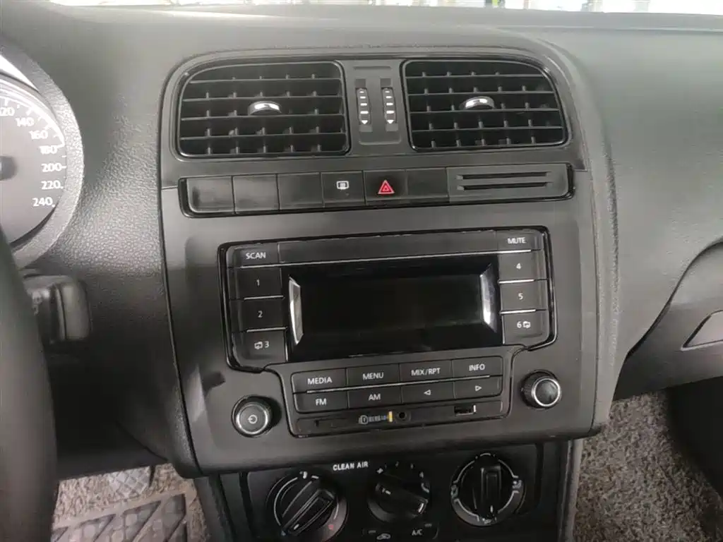 Volkswagen Polo 2016 1.4L Manual Trend фото 13