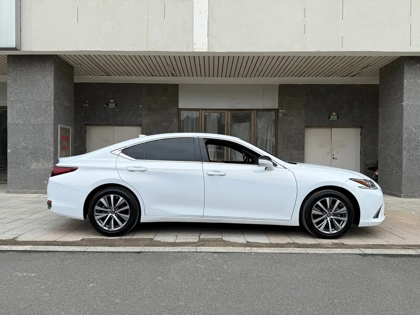 Lexus ES 2018 200 Luxury Edition China V фото 5