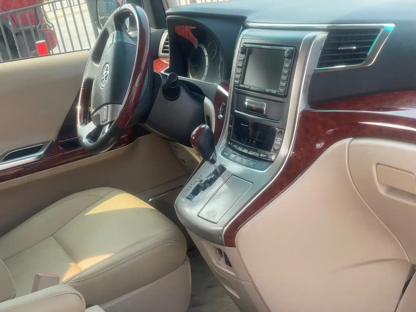 Toyota Alphard 2011 3.5L Luxury Edition фото 17