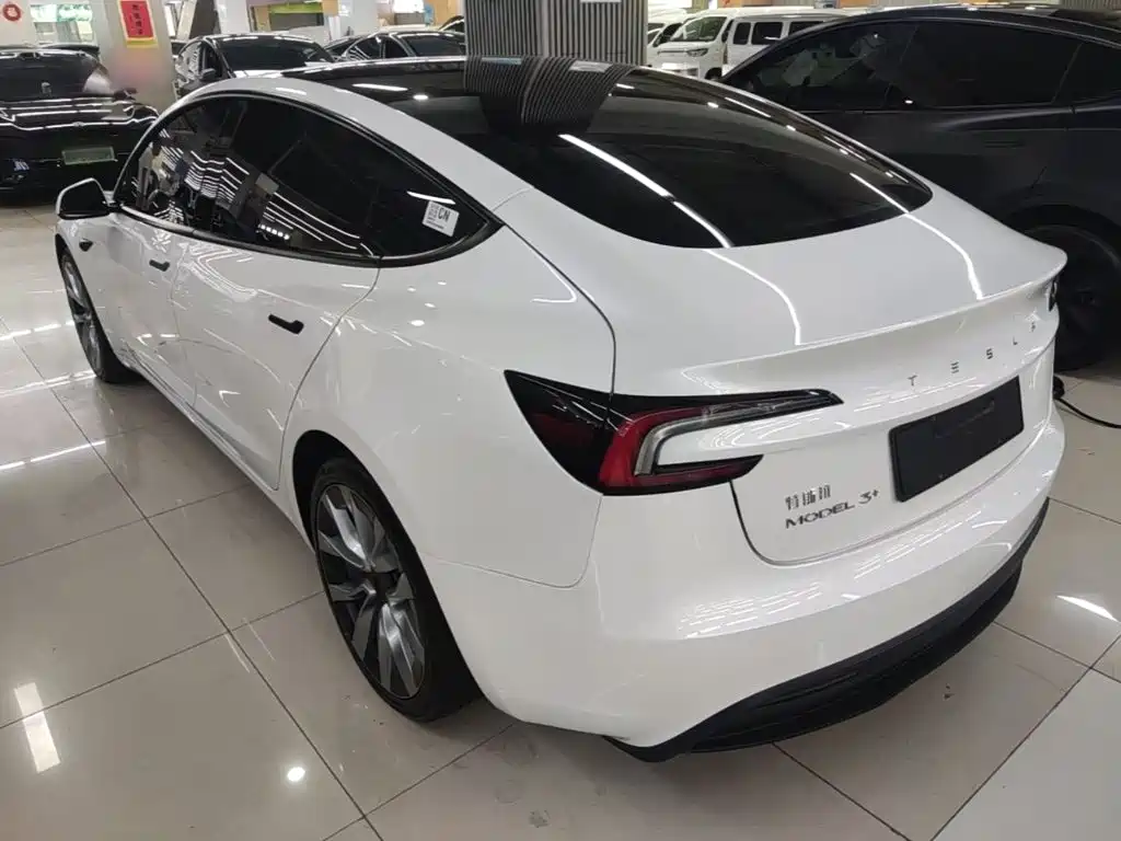 Фото 5 - Tesla Model 3