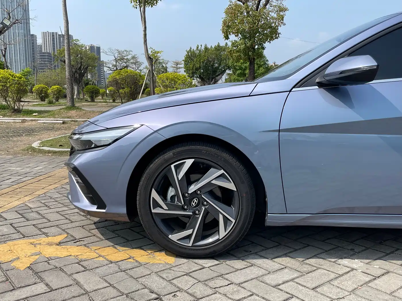 Hyundai Elantra 2023 1.5L CVT GLX Elite Edition фото 12