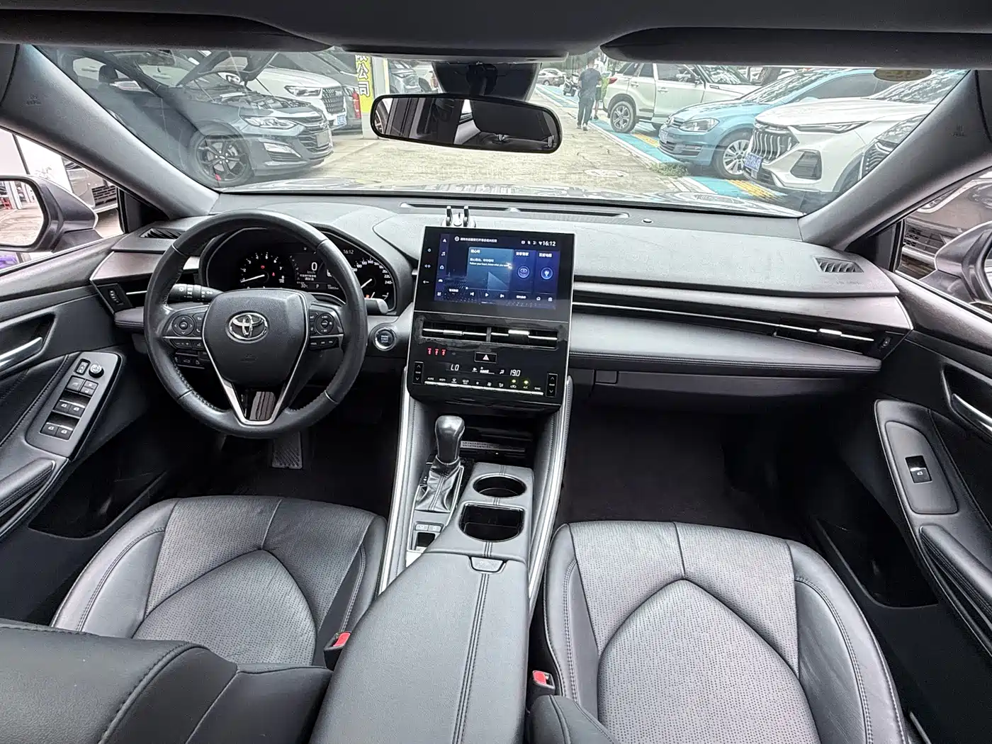 Toyota Avalon 2023 2.0L Luxury Edition фото 10