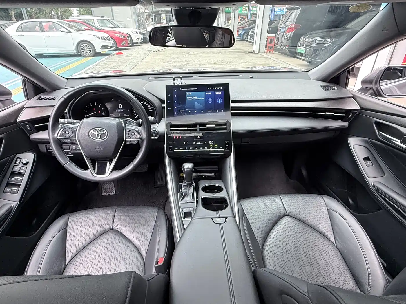 Toyota Avalon 2023 2.0L Luxury Edition фото 13
