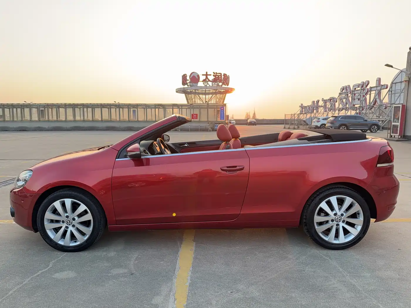 Volkswagen Golf (Import) 2012 1.4TSI Luxury Convertible Edition фото 12