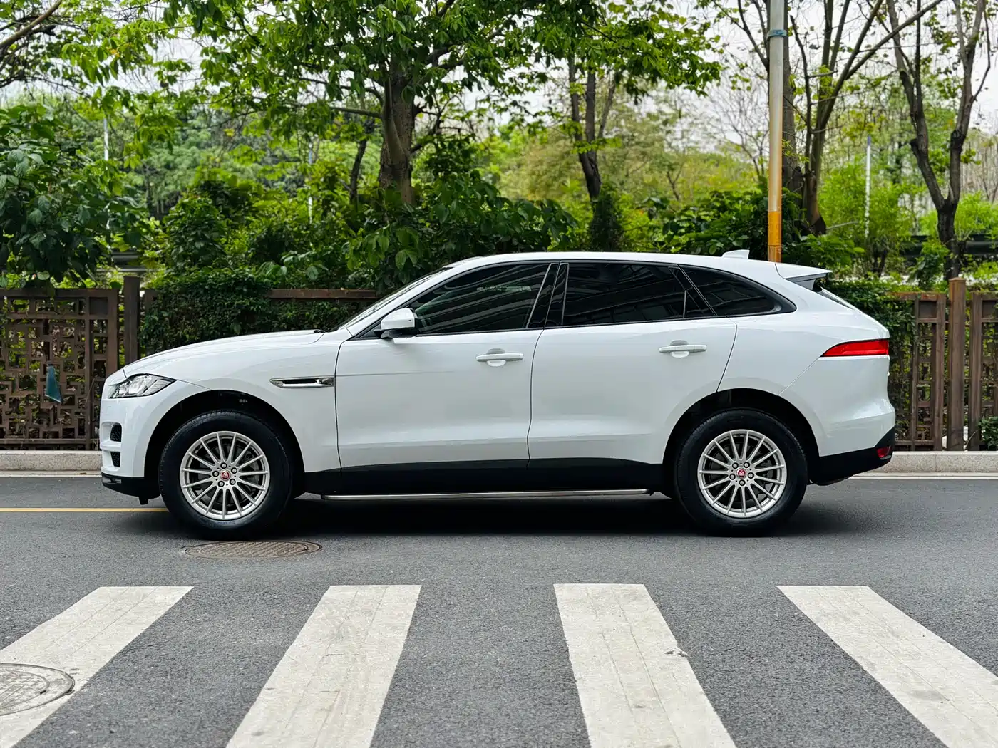 Jaguar F-PACE 2017 2018 2.0T 2WD Urban Premium Edition