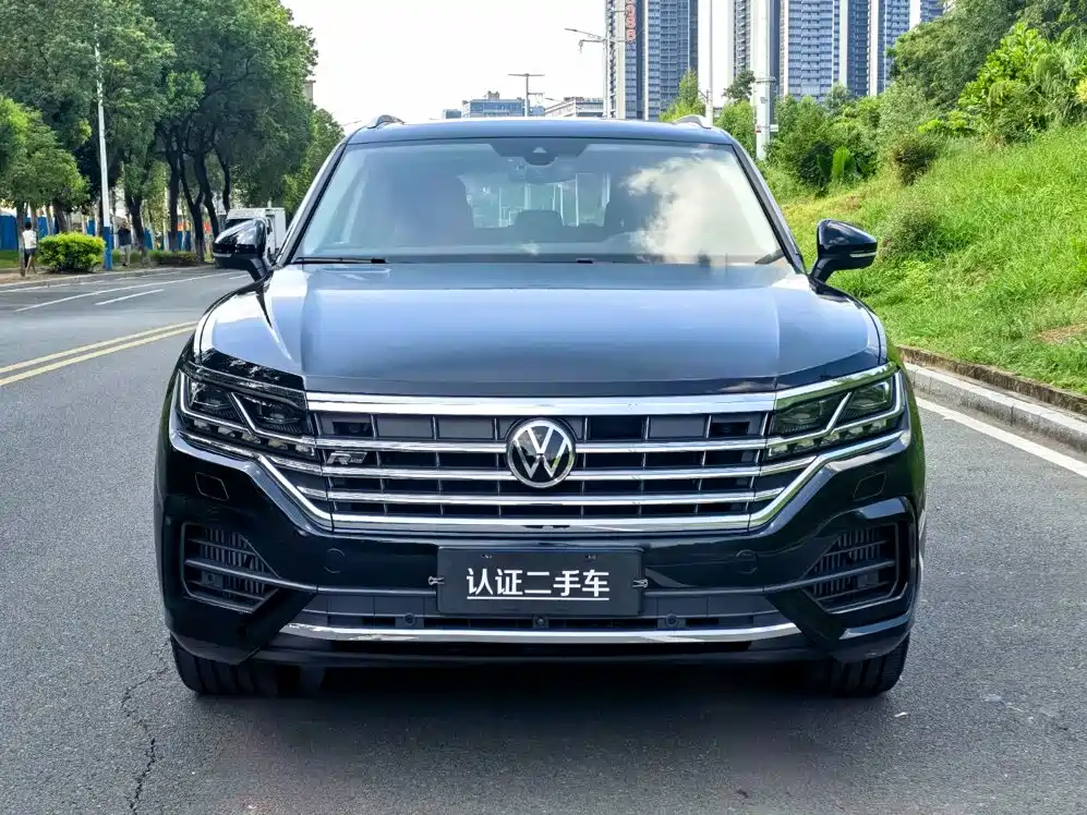 Фото 2 - Volkswagen Touareg