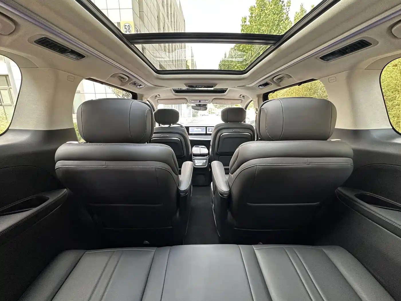 Maxus MIFA 9 2024 2024 Super Hybrid Ultra Long Range Forest Edition 7-Seater