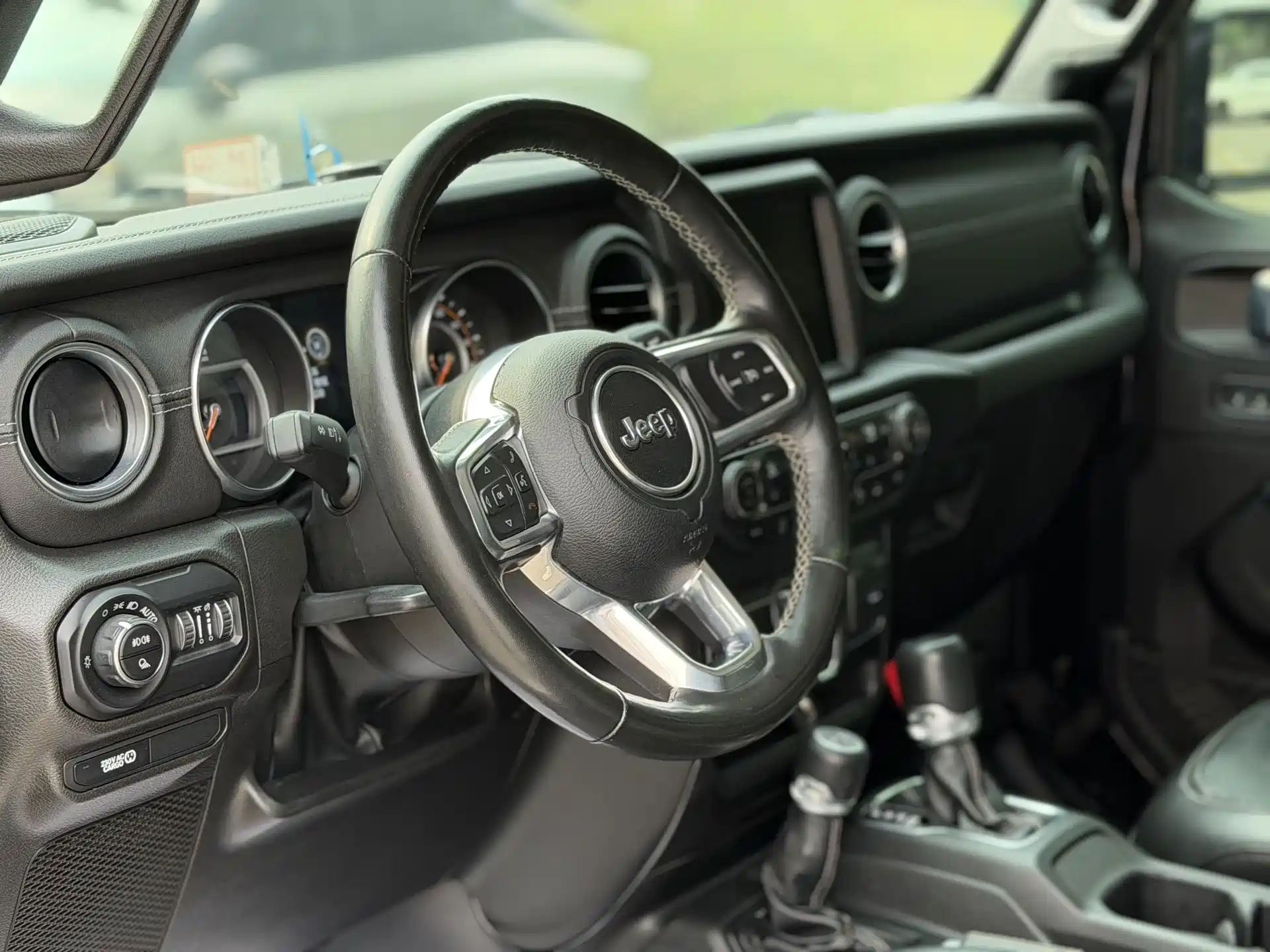 Фото 5 - Jeep Gladiator
