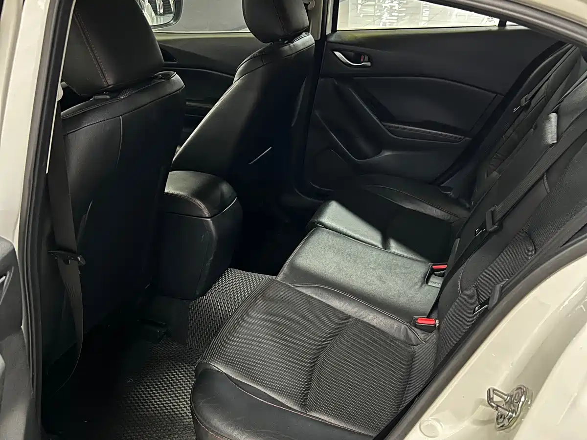 Фото 7 - Mazda Mazda 3